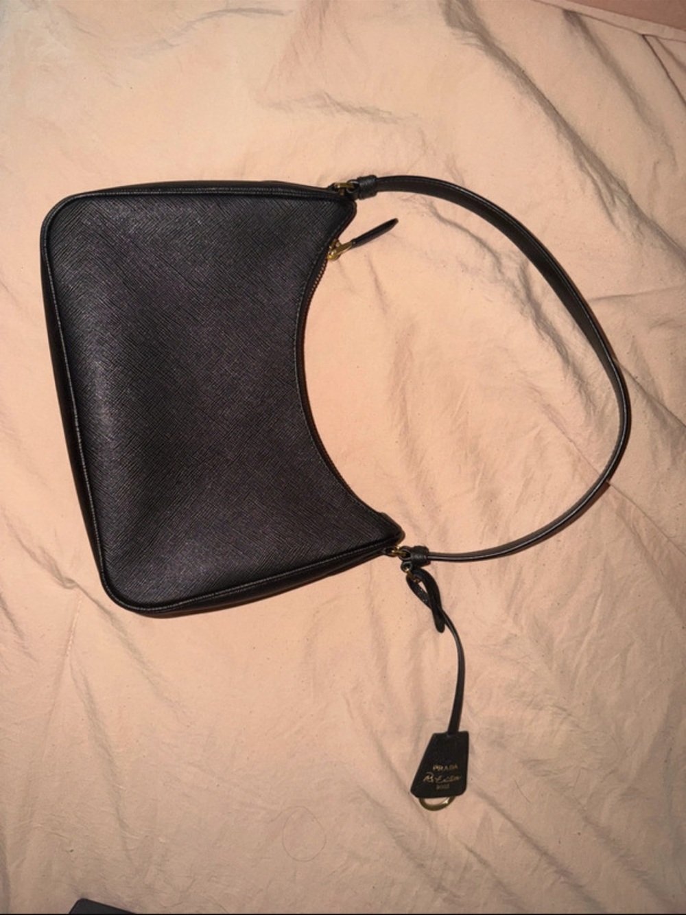 Prada Re-Edition 2005 Black Saffiano Leather Shoulder Bag - Picture 3 of 10